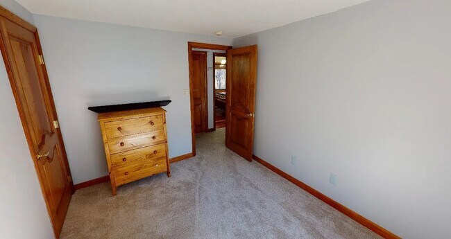 Building Photo - Prime Derry Location: Classic 3Bed, 3Bath Home