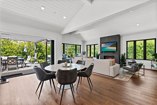 Building Photo - Modern Farmhouse Perfection