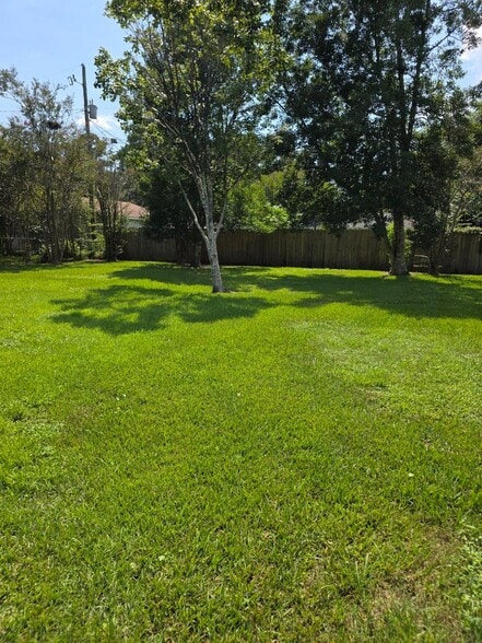 Building Photo - 889 Quail Dr