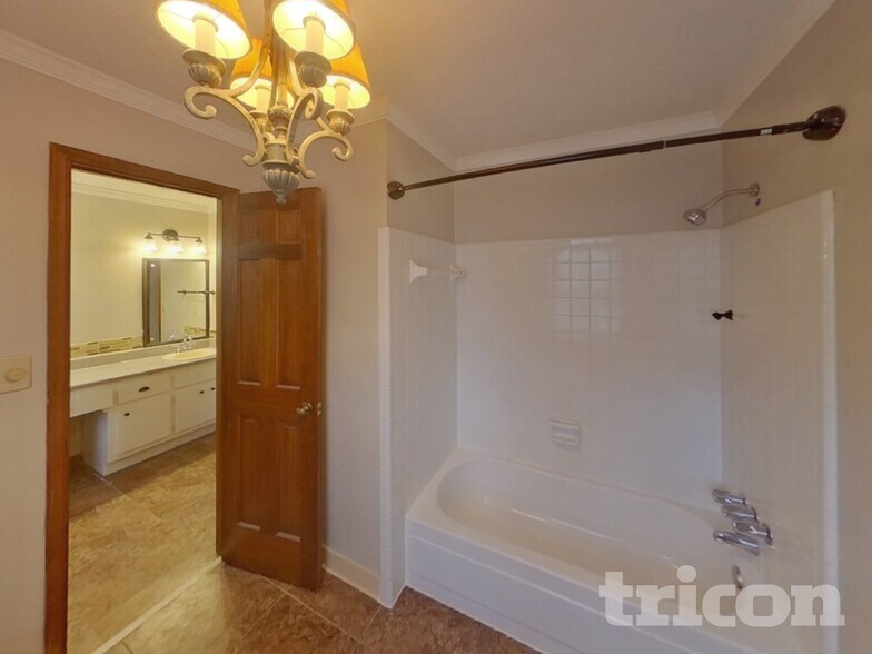 Building Photo - 100 Creekwood Ct