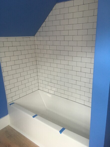 brand new bathtub - 468 Union St