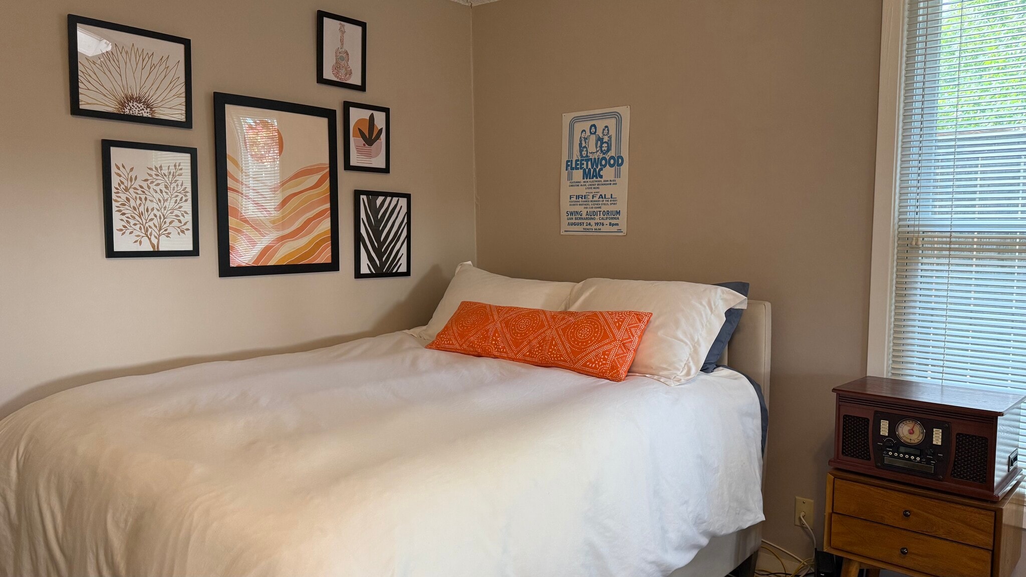 Possible layout for illustrative purposes only. Apartment is UNfurnished. - 3925 Gaspar Dr