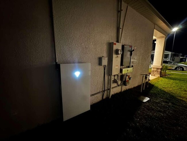 Building Photo - 1121 Deepwater Cir