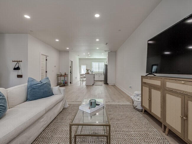 Building Photo - 1314 S College Ave