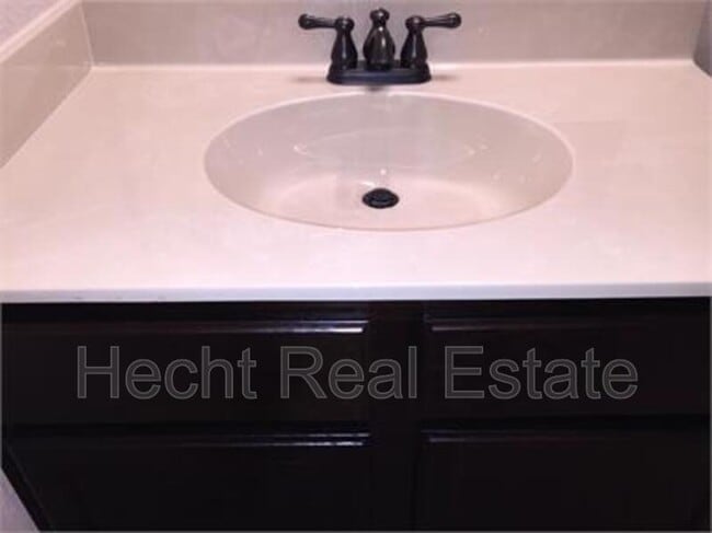 Building Photo - 684 Creekside Cir