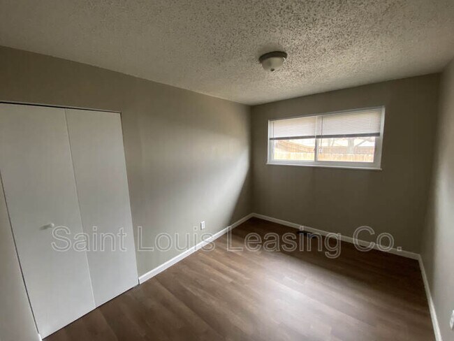 Building Photo - 1090 Howdershell Rd