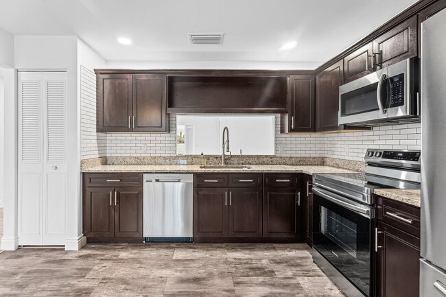 Building Photo - 125 Raintree Trail