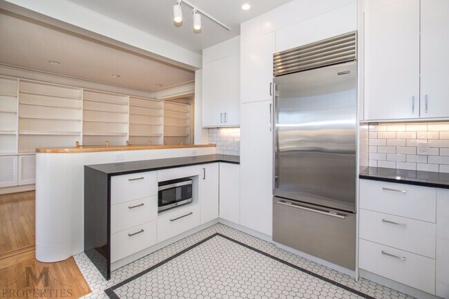 Building Photo - Eureka Valley/Castro 4 Bed + Bonus Room, 3 Bath, 2 Car Garage, City & Valley Views