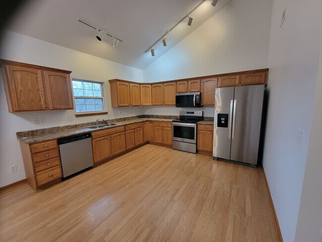 Building Photo - Beautiful 2BR/2BA Luxury Home- Free Month w/13 mo Lease!