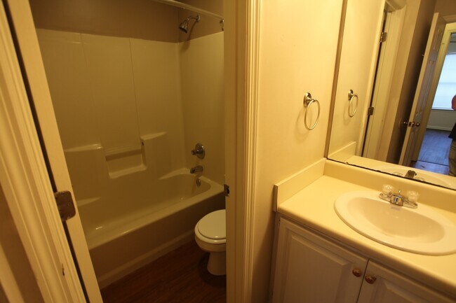 Building Photo - 3bed/2bath in Northpoint Subdivision for August!