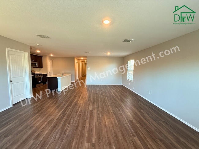 Building Photo - Modern 4-Bedroom Home with Island Kitchen & Spacious Backyard in Princeton!