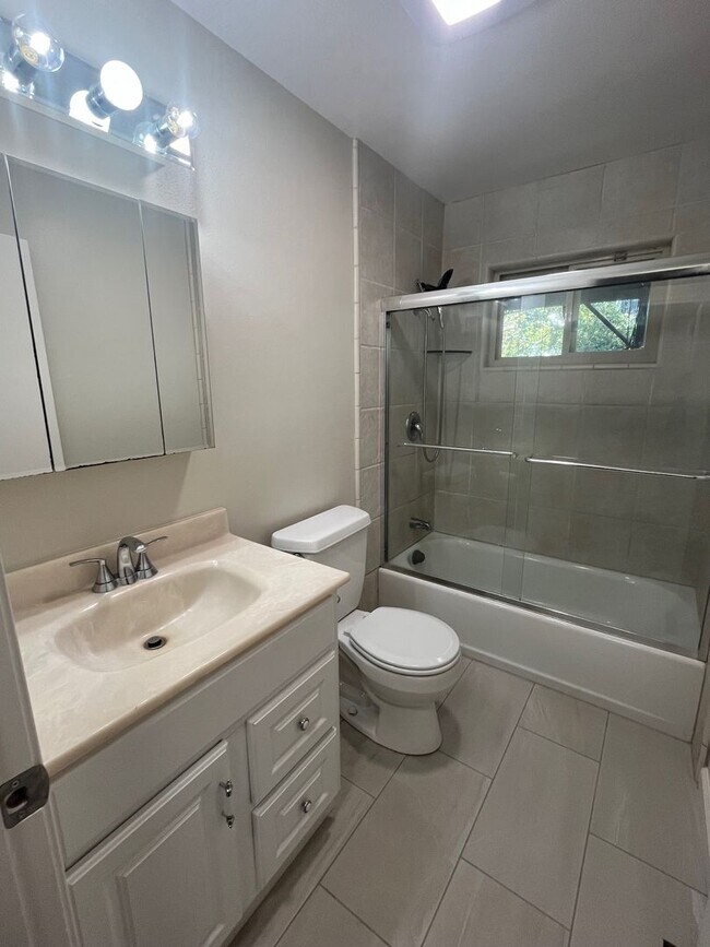 Building Photo - Updated 4 Bedroom 2.5 Bathroom Large Single Family Home located in Northeast Santa Rosa