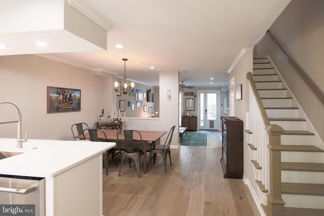 Building Photo - 332 S Alfred St