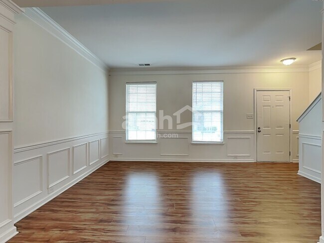 Building Photo - 836 Jennifer Lane