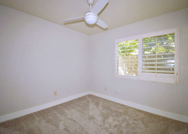 Building Photo - "Charming Oasis: 3-Bedroom Cathedral City Retreat with Pool, Fireplace, and Granite Kitchen!"