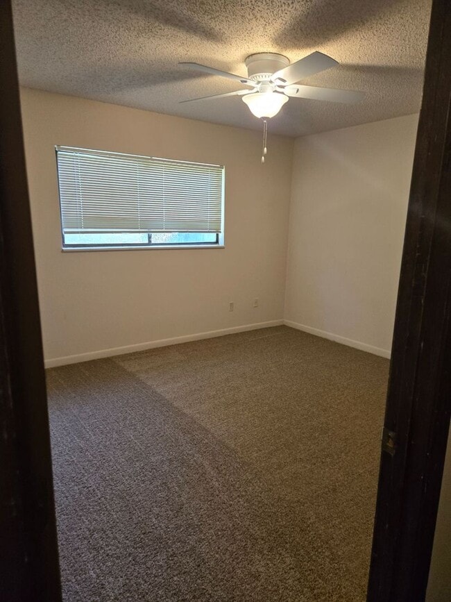 Building Photo - Charming 2 Bedroom, 1 Bath Apartment – Min...