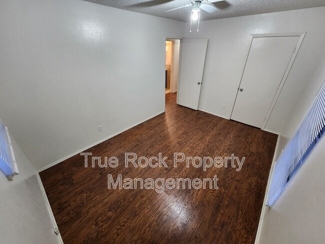 Building Photo - 805 Williams St