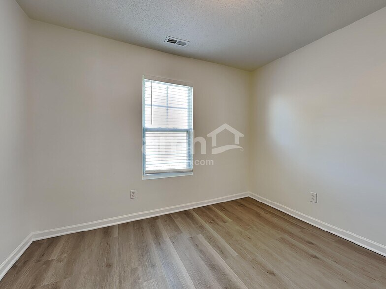 Building Photo - 37 Valleyfield Dr