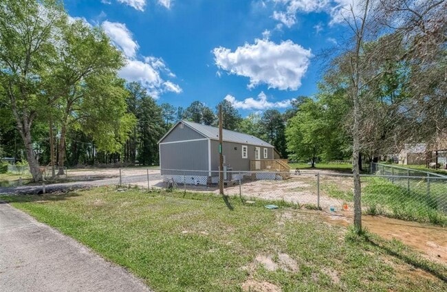 Building Photo - 22086 Little Dirt Rd
