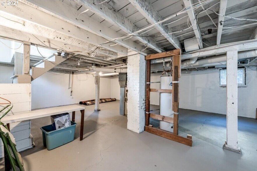 Building Photo - 619 NE Stanton St