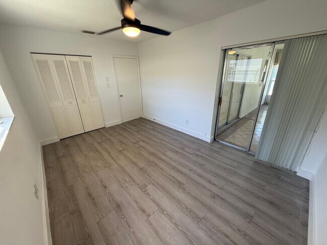 Building Photo - 6805 NW 75th Dr