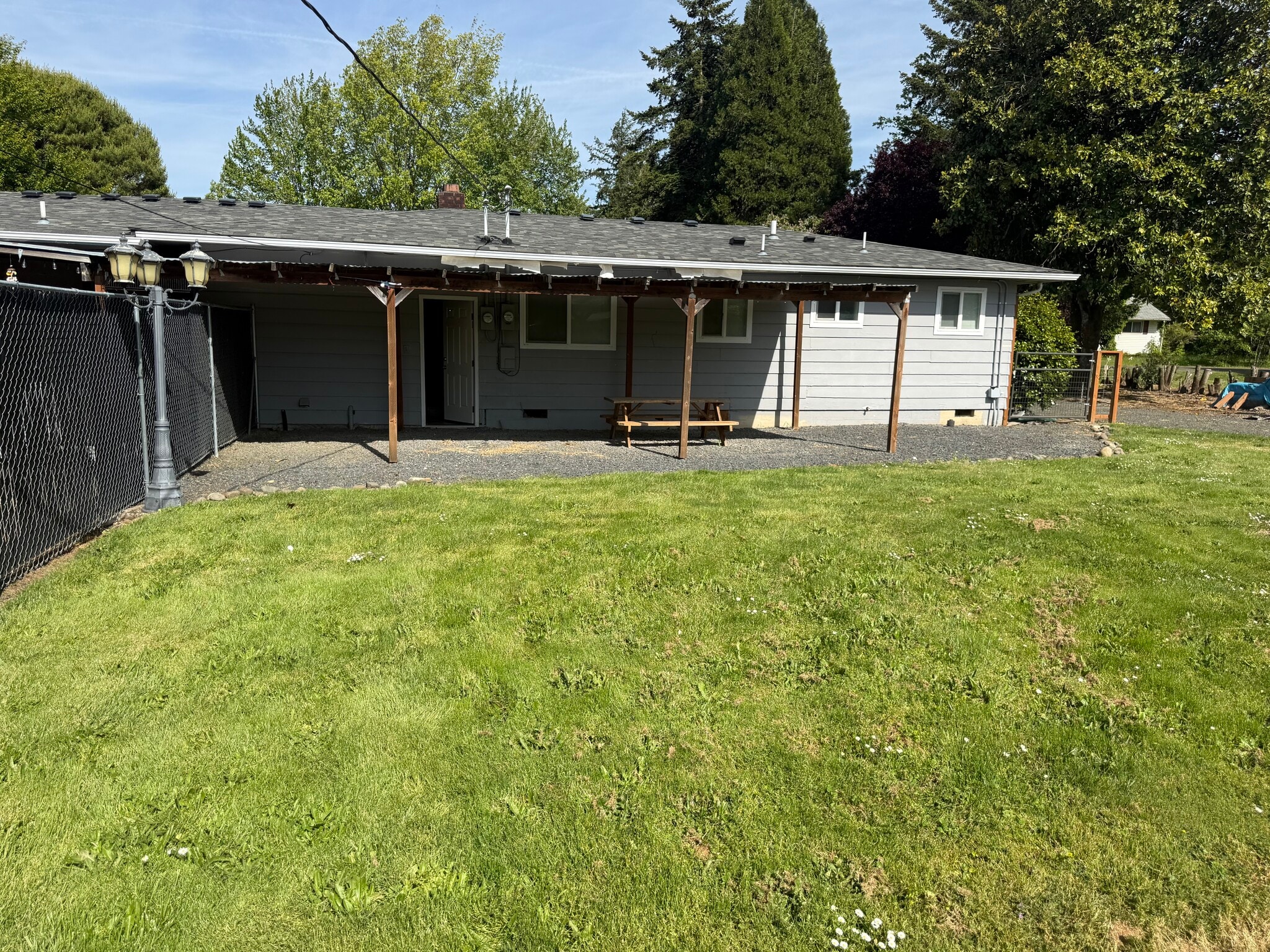 Building Photo - 406 Hillview Dr