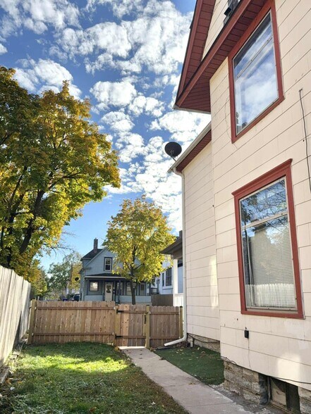 Building Photo - 585 Case Ave