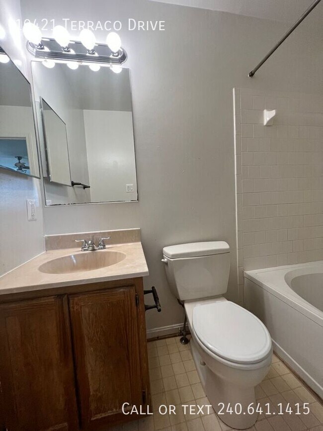 Building Photo - 10421 Terraco Dr