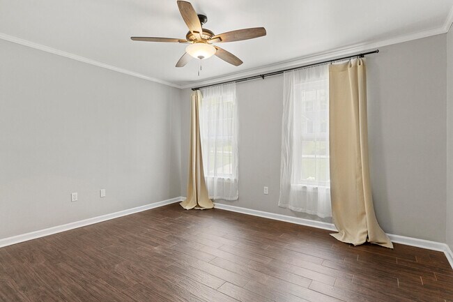 Building Photo - 329 Lamplighter Ln