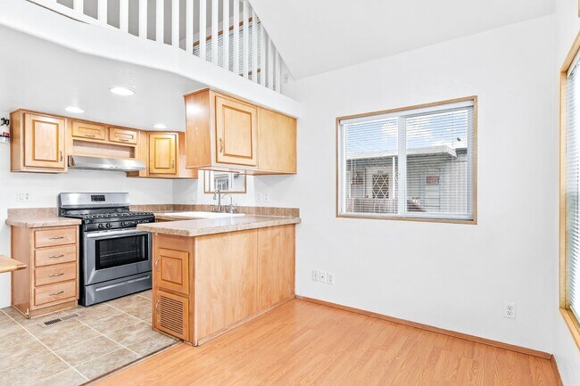 Building Photo - 1 Bed + 1 Bath +  IN THE PLEASURE POINT AREA OF SANTA CRUZ. $2300 Per Month