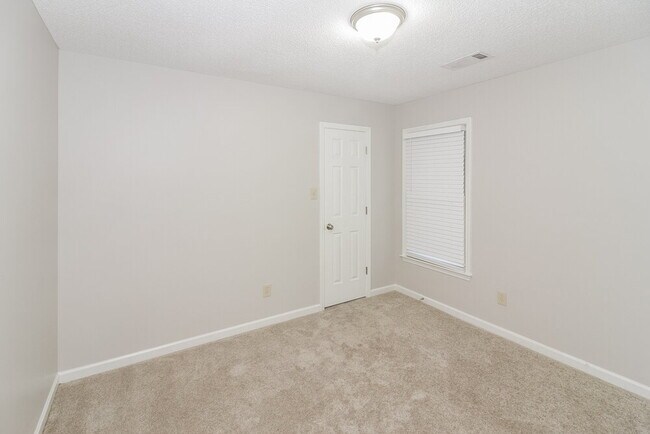 Building Photo - 1502 Appling Wood Cove S