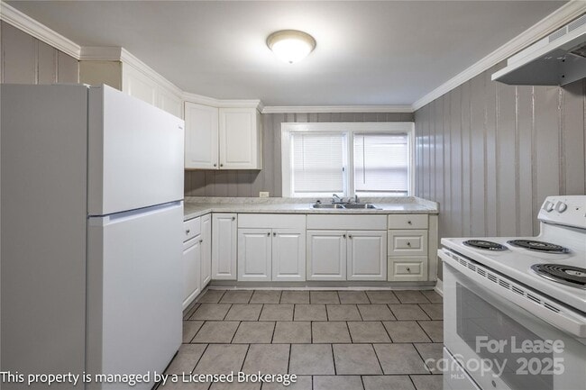 Building Photo - 757 S 5th St