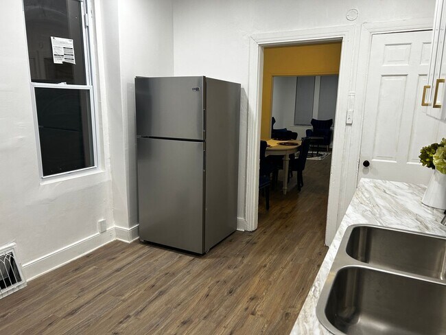 Building Photo - Newly Renovated 4 Bedroom Home in York City School District!