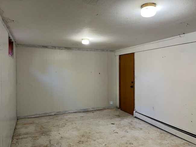 Building Photo - 616 Norwich Ave