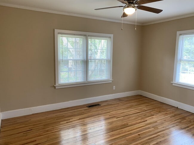 Building Photo - 5421 Pine St