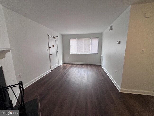 Building Photo - 3815 Davis Pl NW