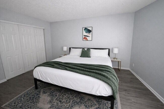 Building Photo - 505 N Rock Rd