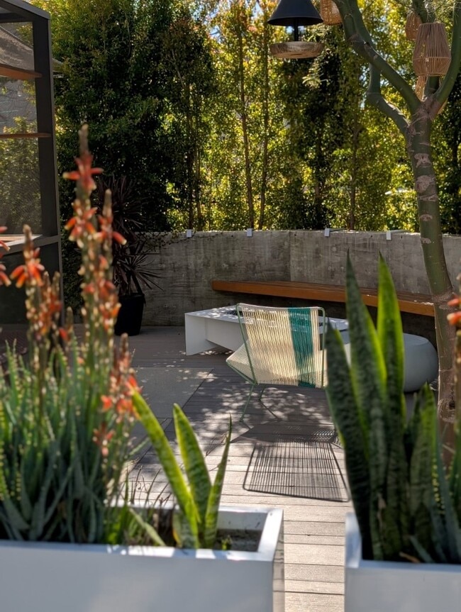 Building Photo - 800 Chestnut Ave