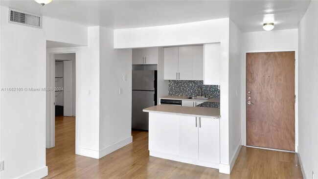 Building Photo - 3661 SW 9th Terrace