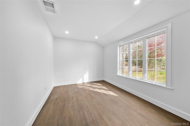 Building Photo - 257 Southlawn Ave