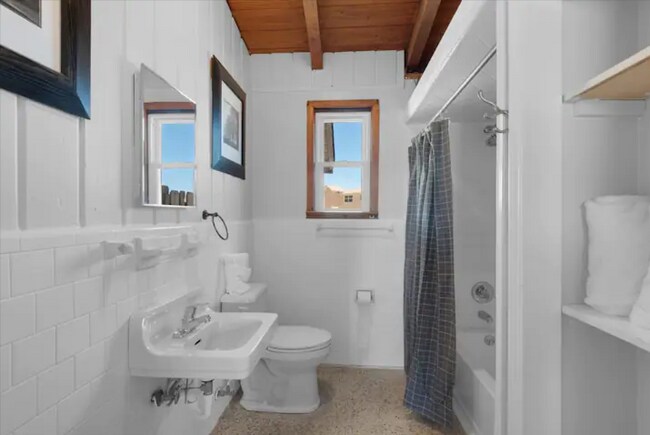 Building Photo - 303 Avenida 14