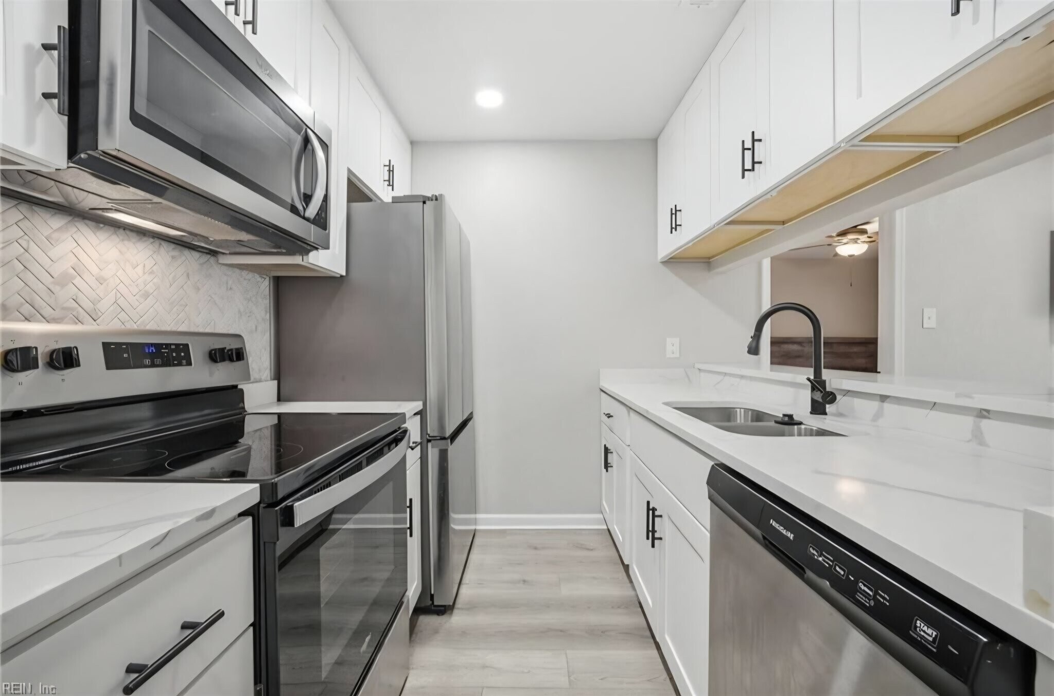 Building Photo - 513 Peak Ct