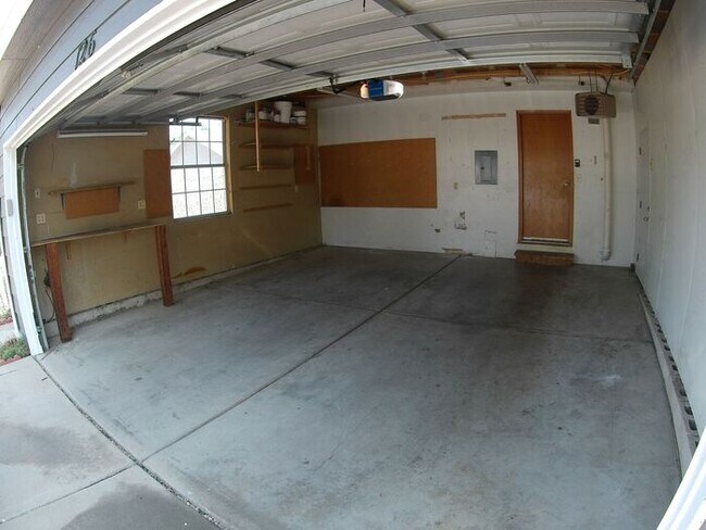 Building Photo - Fantastic 4 bedroom House