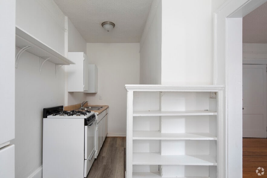 1BR, 1BA 700SF - Montrose and Montclair