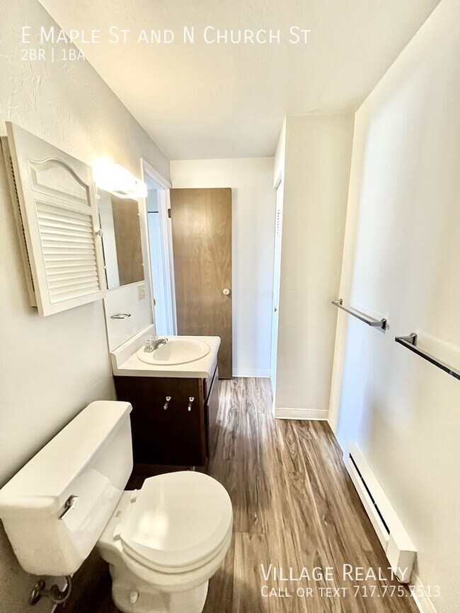 Building Photo - 361 E Maple St