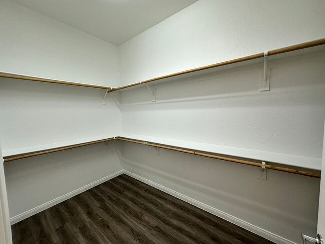 Building Photo - Guard Gated 2 Bed/2 Bath Condo w/Resort St...