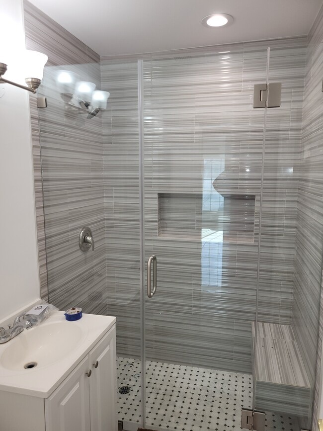 Guest Bath - 17449 Martha St