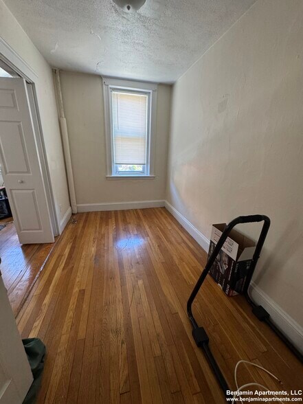 Building Photo - 5 Barrows St