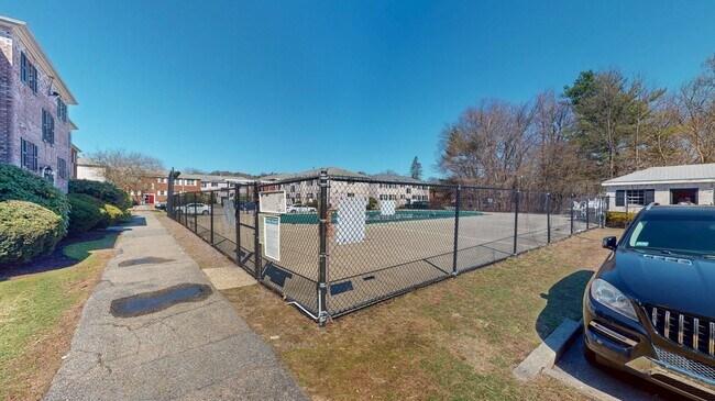 Building Photo - 137 Lake Shore Rd