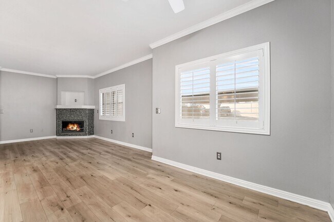 Building Photo - Light-Filled Dual-Suite Condo with Soaring Ceilings, Fireplace & Private Balcony in Amenity-Rich ...